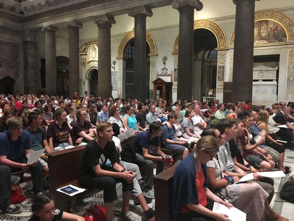 Le sanctuaire de Santa Maria in Trastevere accueille au mois d'août des milliers de jeunes pèlerins venus d'Allemagne